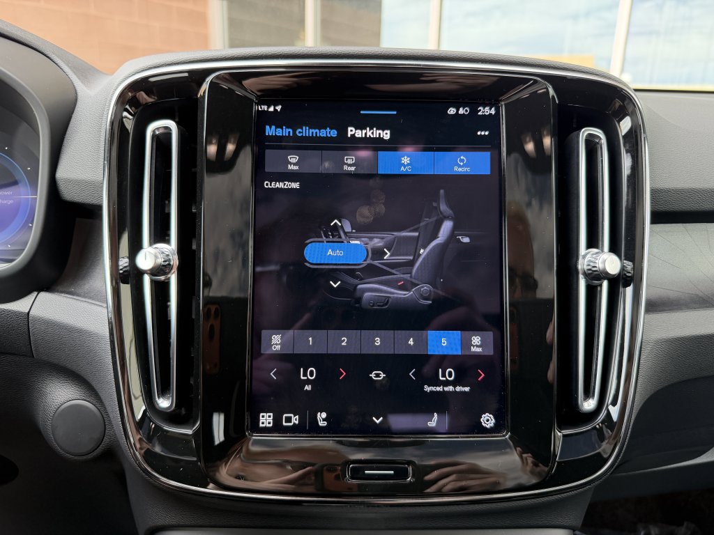 Used 2024 Volvo C40 P8 Recharge Ultimate w/ Protection Package Premier image 22