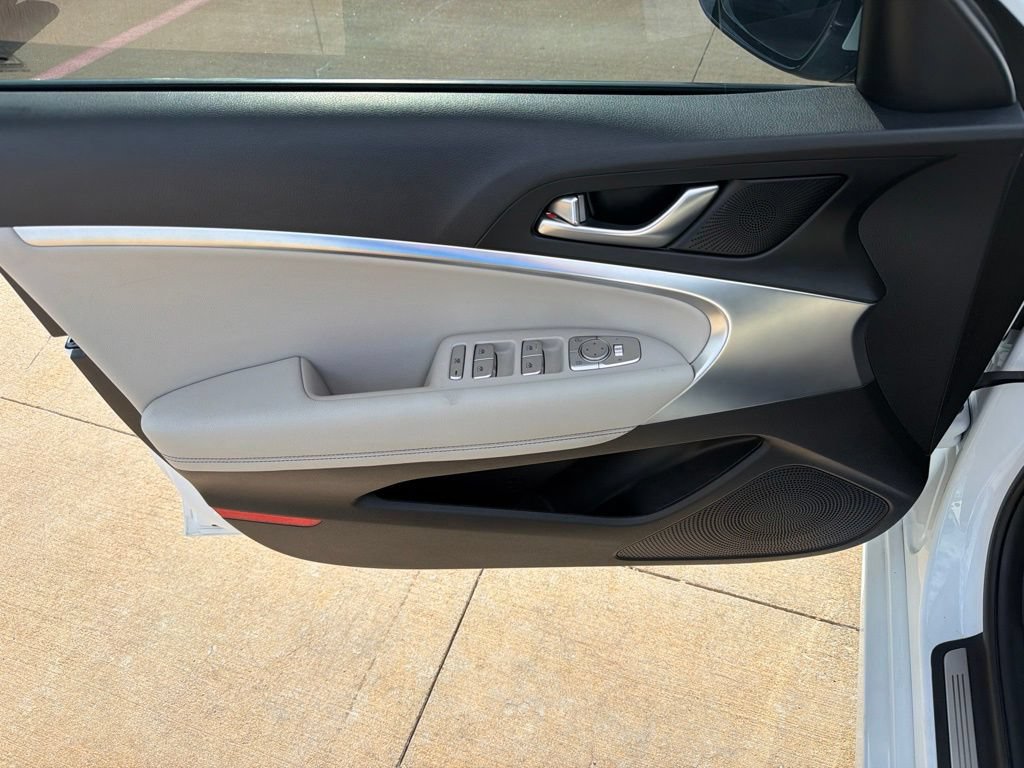 Used 2021 Genesis G70 2.0T RWD image 13