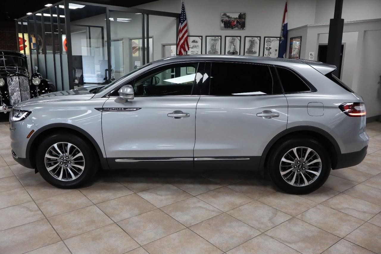 Used 2023 Lincoln Nautilus Reserve image 2