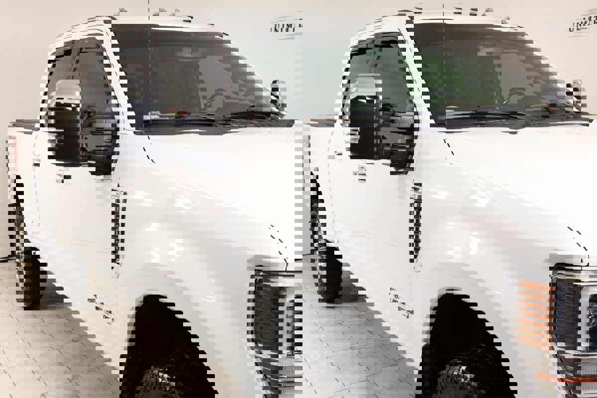 Used 2020 Ford F350 Platinum w/ FX4 Off-Road Package image 39