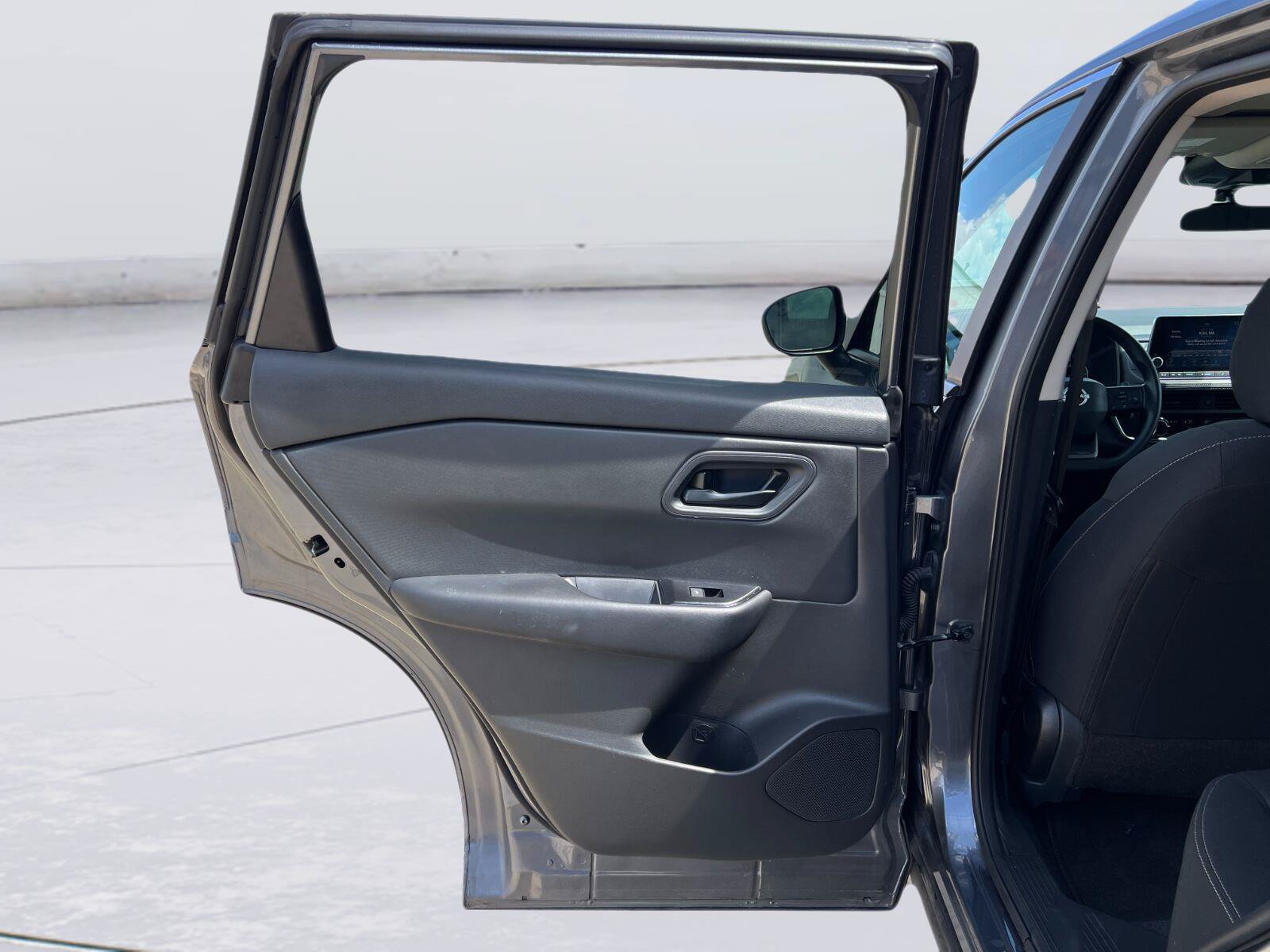 Used 2025 Nissan Rogue S FWD image 13