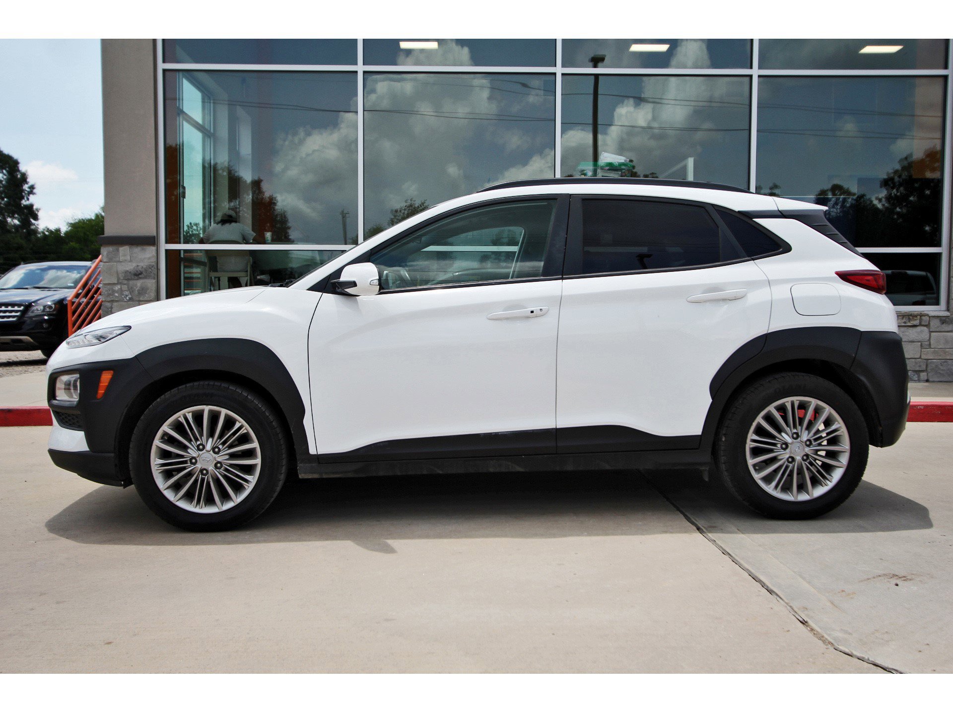 Used 2021 Hyundai Kona SEL image 3