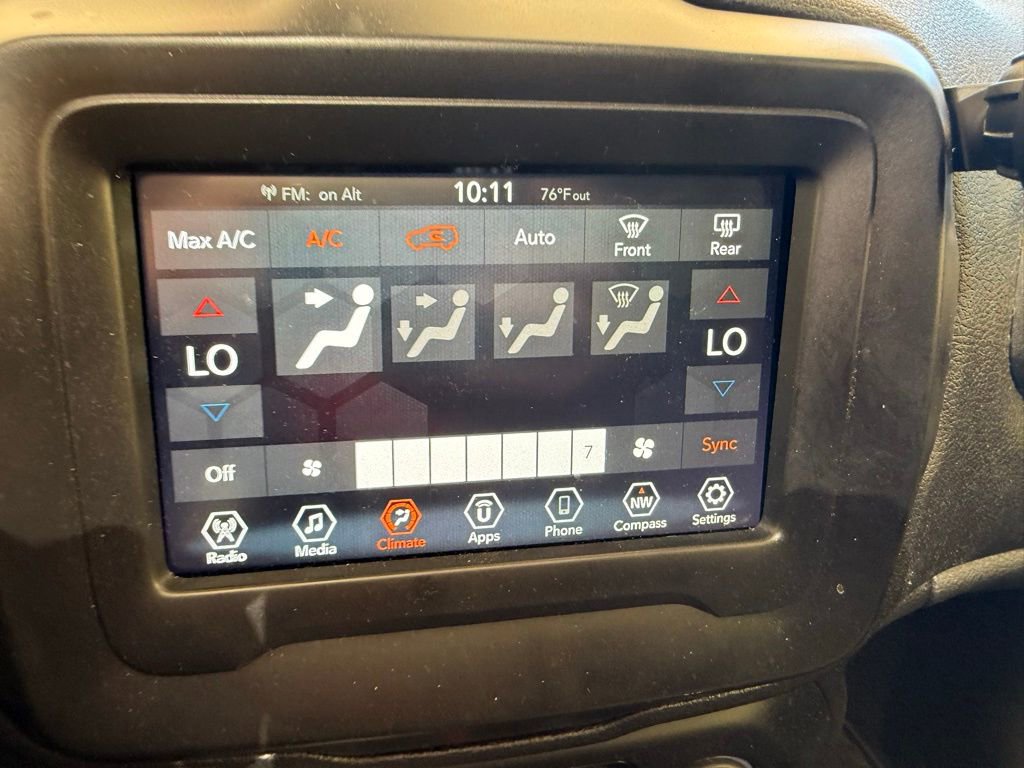 Used 2018 Jeep Renegade Latitude w/ Popular Equipment Group image 20