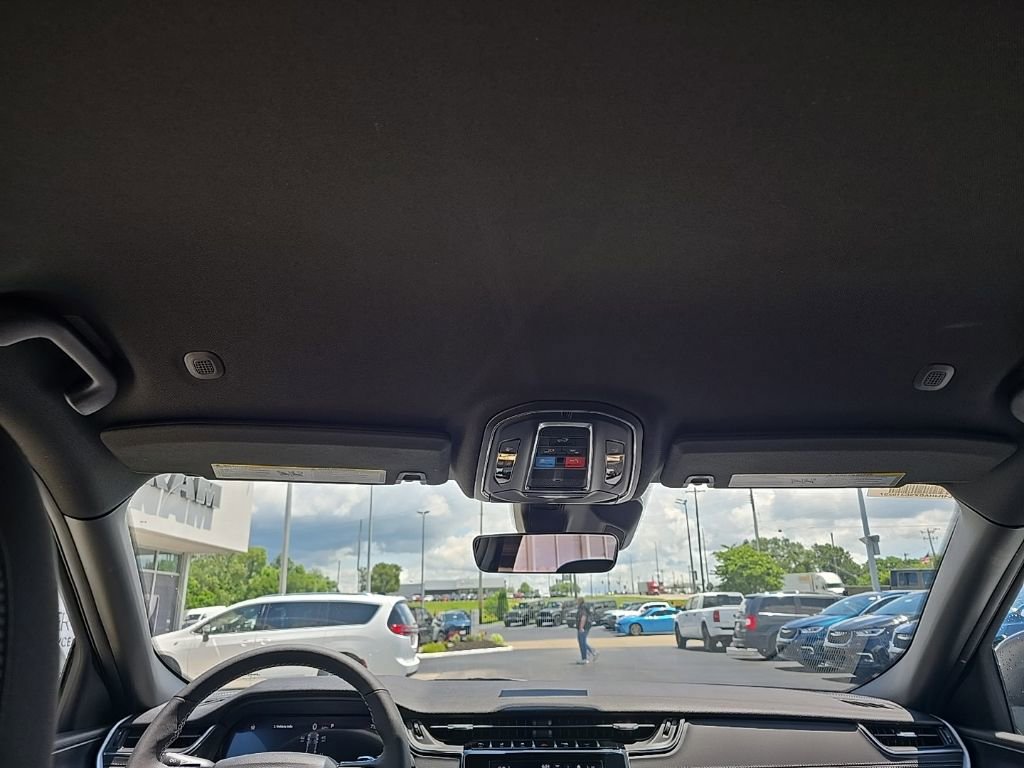 New 2025 Jeep Grand Cherokee Laredo w/ Luxury Tech Group I image 23