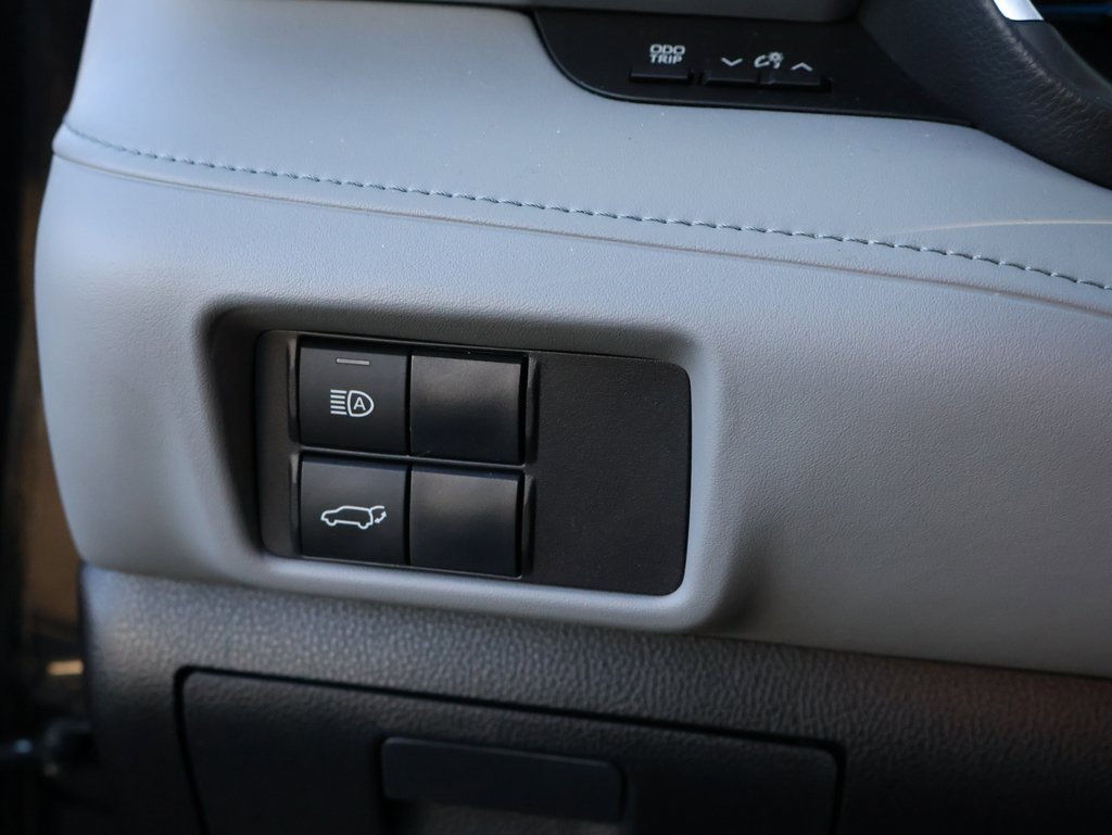 Used 2020 Toyota Highlander XLE image 39