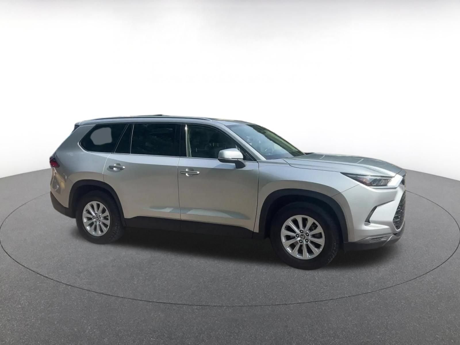 Used 2025 Toyota Grand Highlander FWD image 2