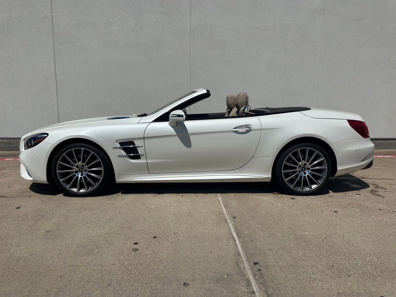 Used 2020 Mercedes-Benz SL 550 image 8