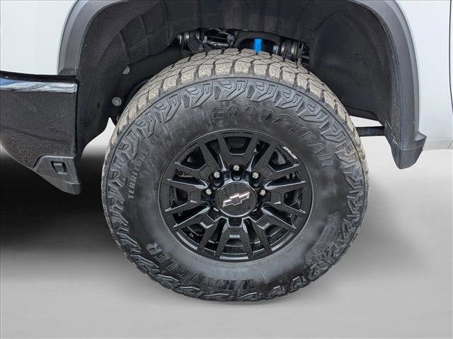 Used 2025 Chevrolet Silverado 2500 ZR2 w/ LPO, Dark Essentials Package image 9