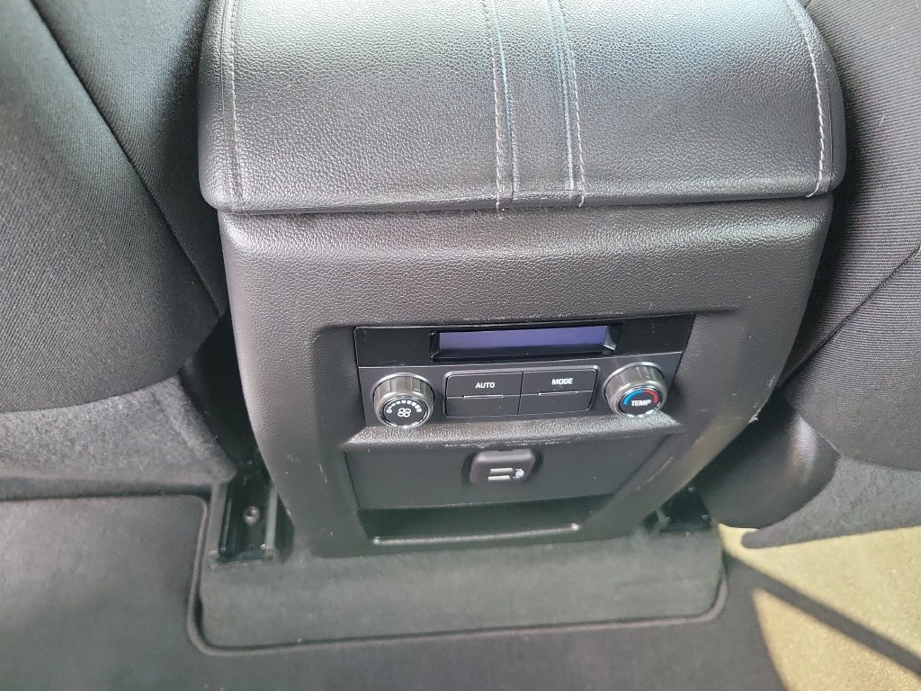 Used 2023 Chevrolet Traverse LT FWD image 34