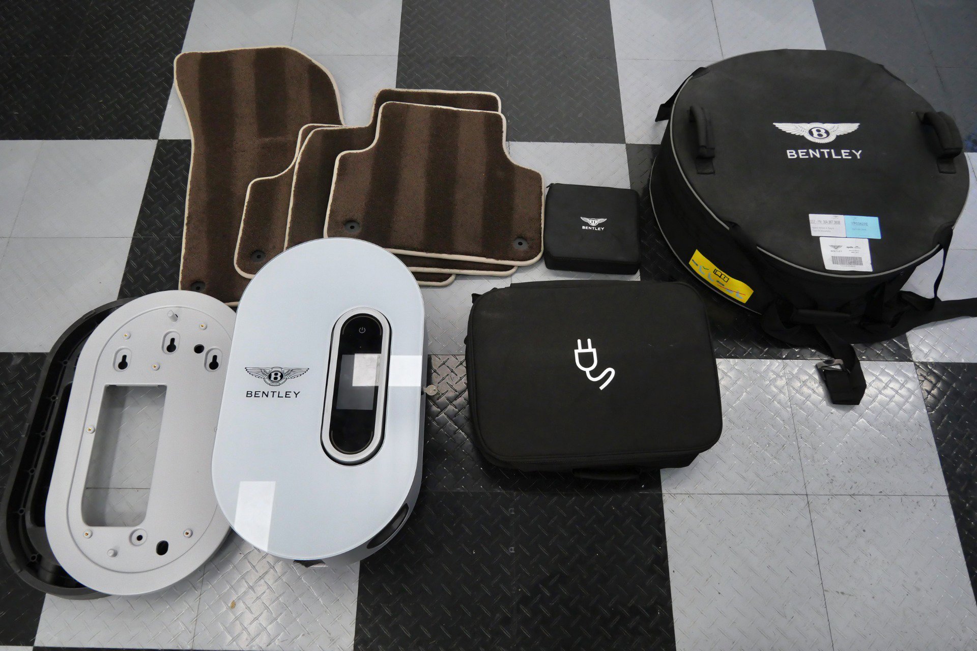 Used 2021 Bentley Bentayga Hybrid -Mulliner Driving Speci image 38