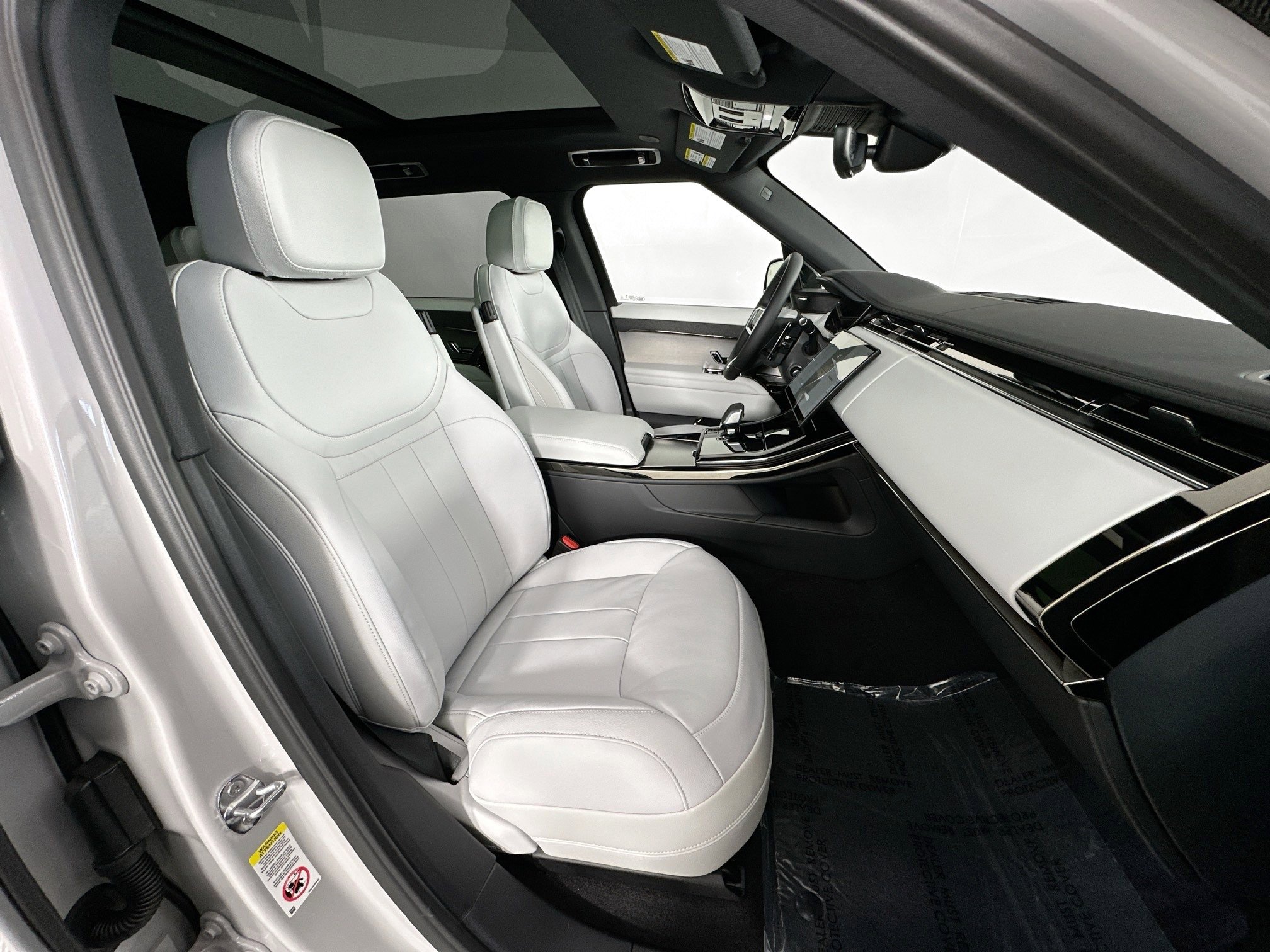 Used 2025 Land Rover Range Rover Sport image 25