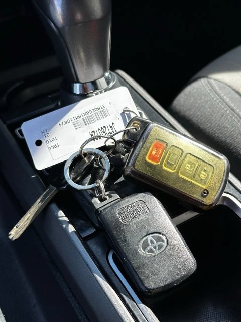 Used 2021 Toyota Tacoma TRD Off-Road AWD/4WD image 31