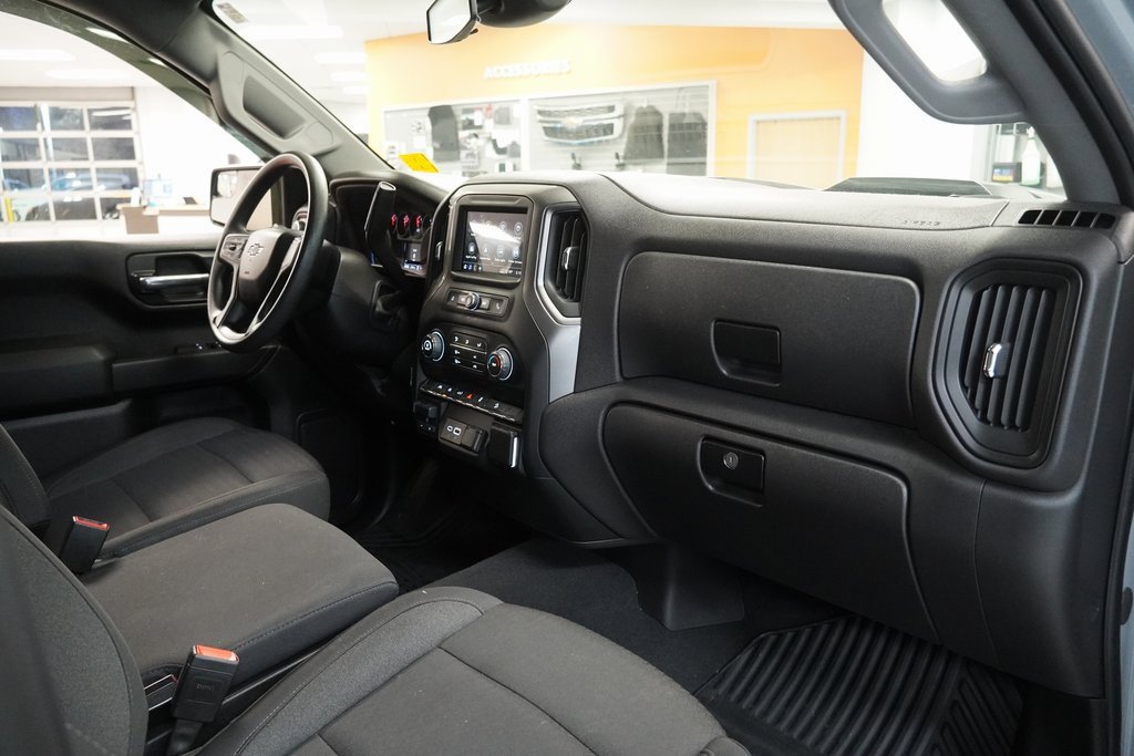 Used 2024 Chevrolet Silverado 1500 Custom Trail Boss w/ LPO, Dark Essentials Package image 32