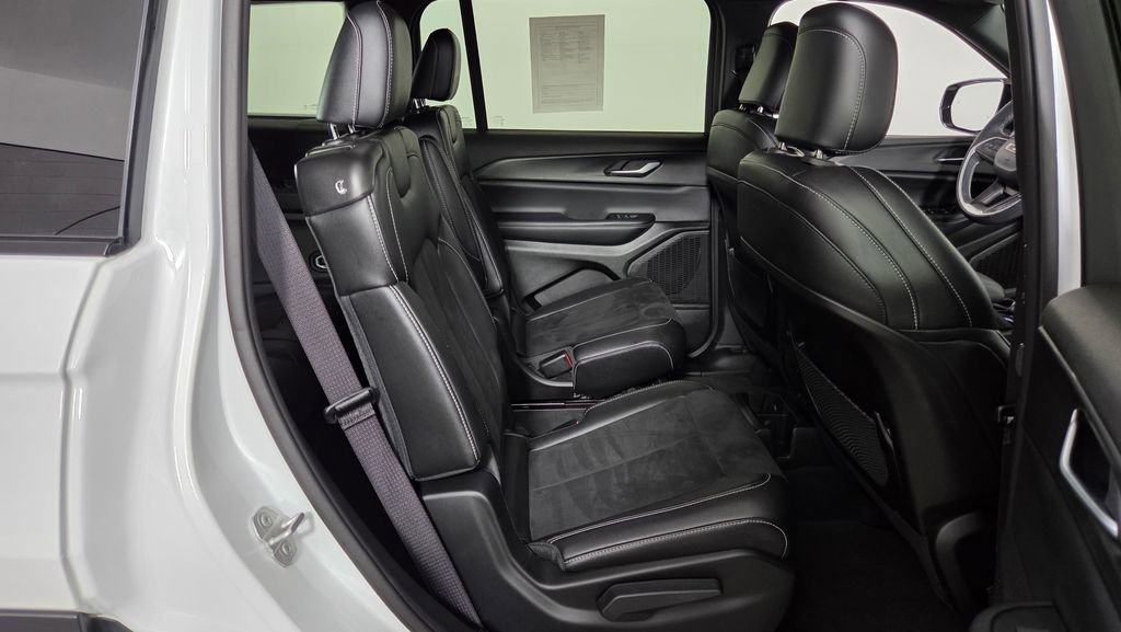 Used 2023 Jeep Grand Cherokee L Laredo AWD/4WD image 35