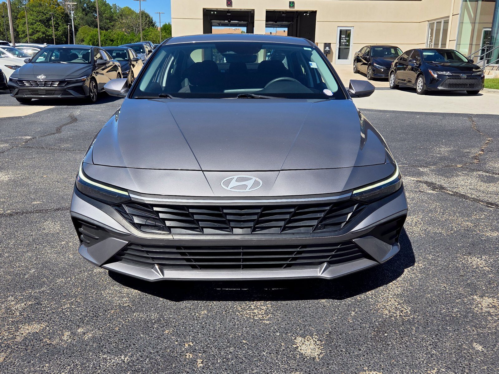 Used 2024 Hyundai Elantra SE FWD image 2