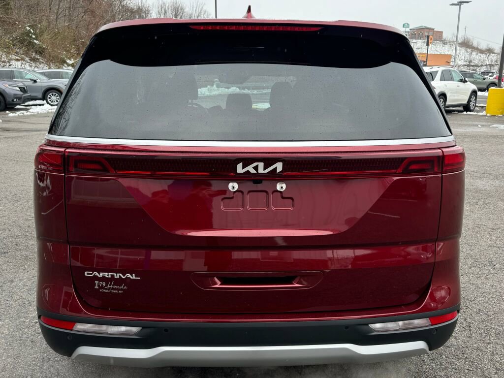 Used 2024 Kia Carnival LX image 6