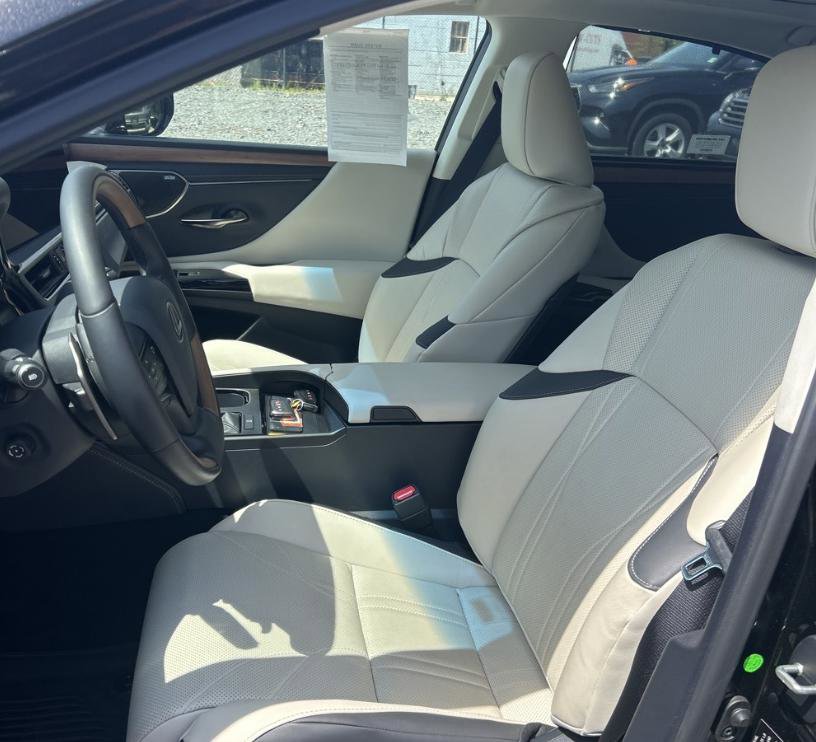 Used 2025 Lexus ES 350 Ultra Luxury FWD image 12