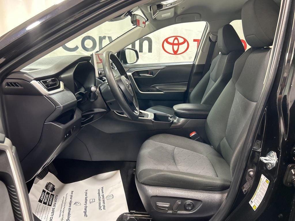 Used 2025 Toyota RAV4 XLE image 23