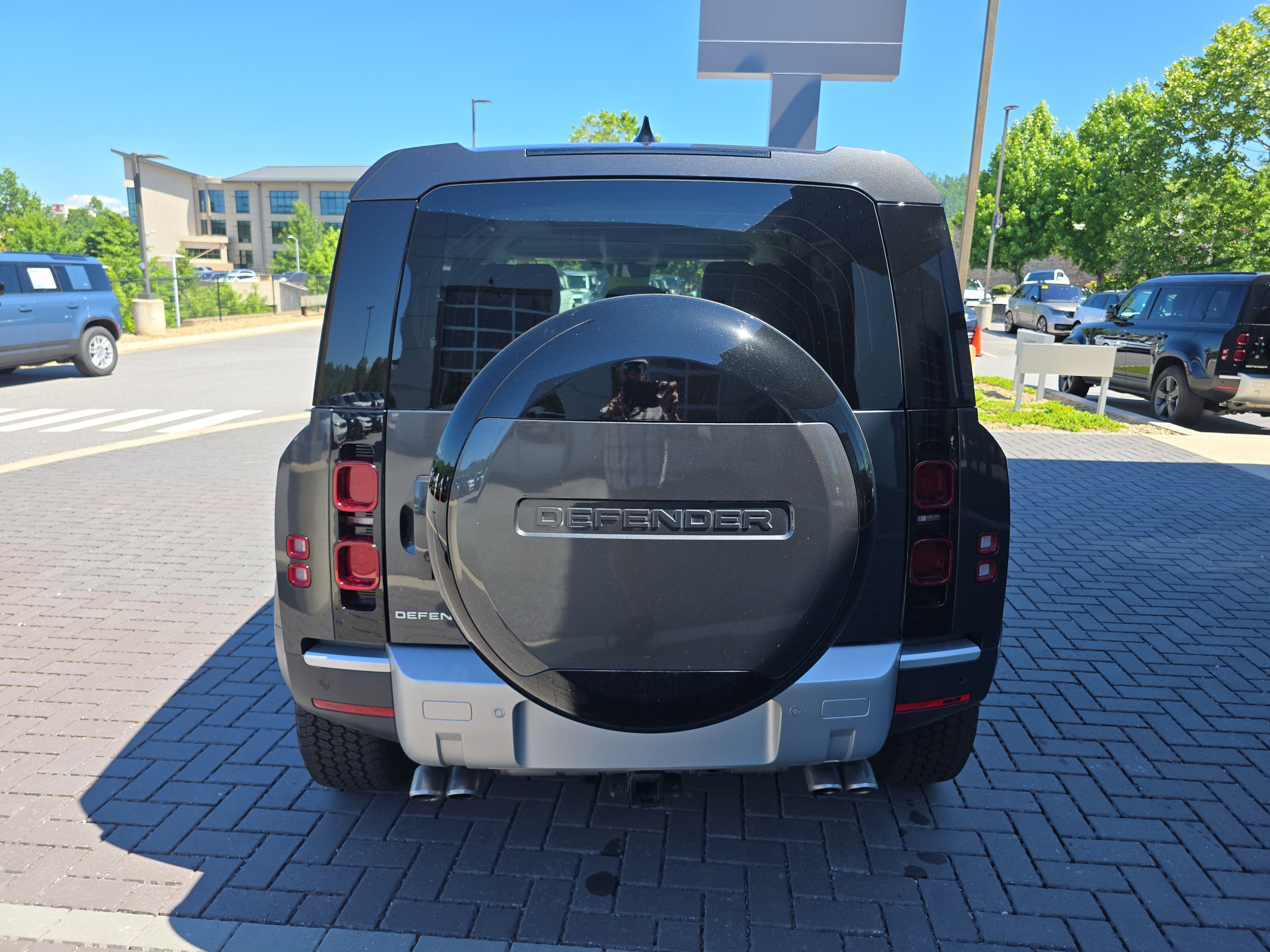 Certified 2024 Land Rover Defender 110 SE AWD/4WD image 6