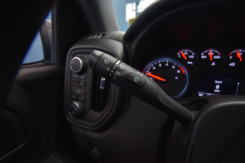 Used 2025 Chevrolet Silverado 1500 W/T w/ Trailering Package AWD/4WD image 12