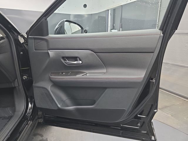 Used 2025 Nissan Kicks SR image 40