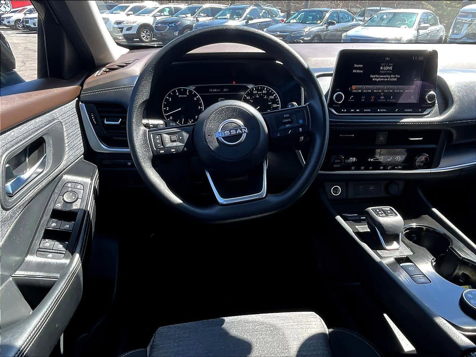Used 2023 Nissan Rogue SV AWD/4WD image 16