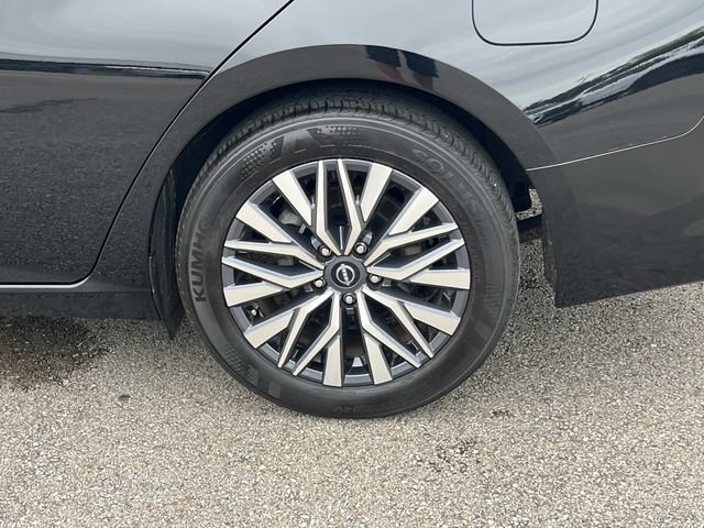 Used 2025 Nissan Altima 2.5 SV FWD image 12