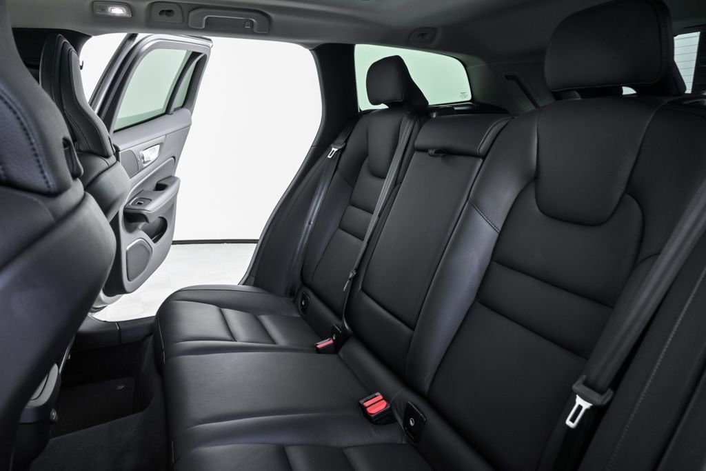 Certified 2025 Volvo V60 B5 Cross Country Plus image 22