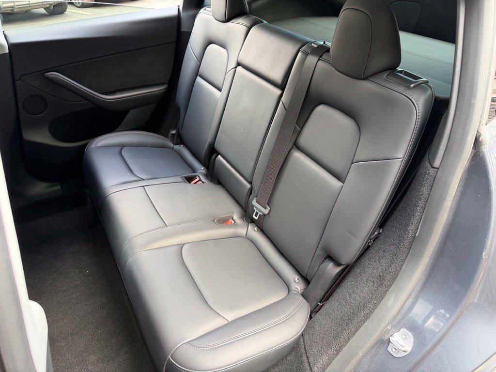 Used 2023 Tesla Model Y 2WD image 31