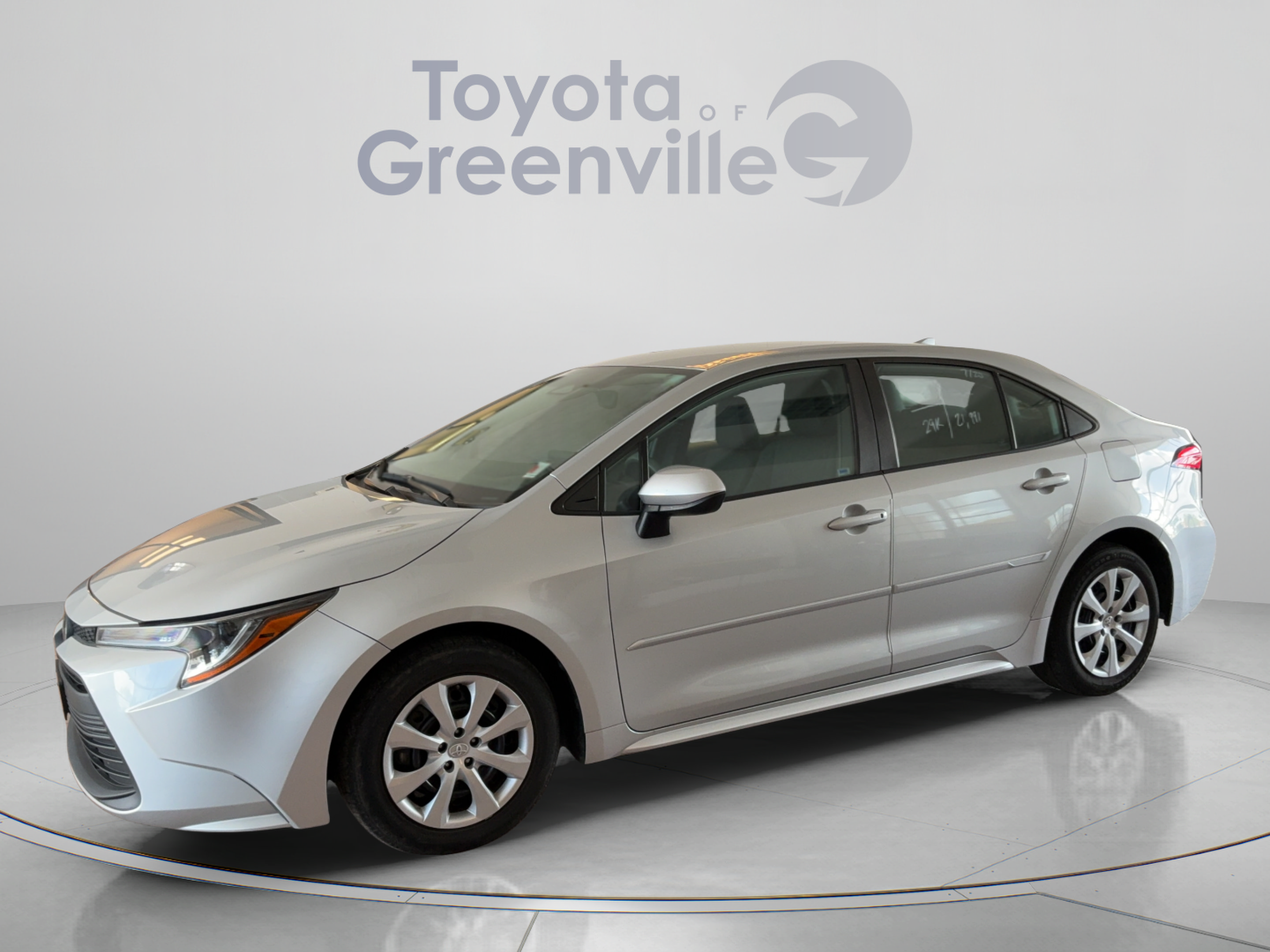 Used 2023 Toyota Corolla LE w/ Carpet Mat Package (TMS) FWD image 2