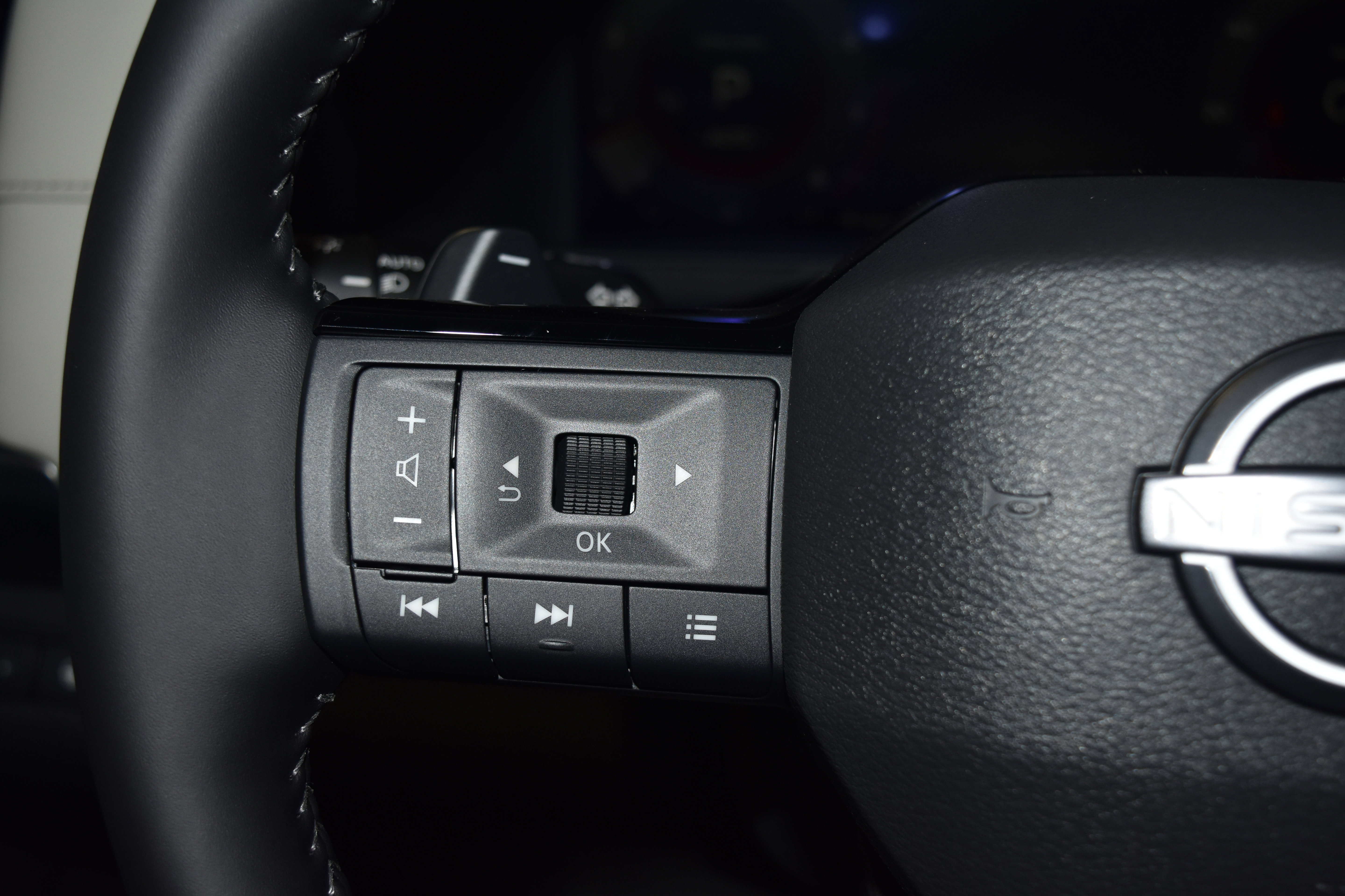 New 2026 Nissan Pathfinder SL AWD/4WD image 6