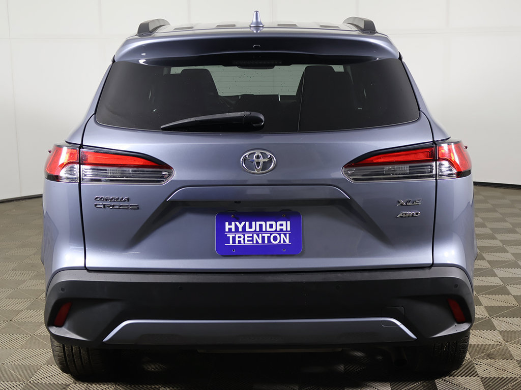 Used 2022 Toyota Corolla Cross XLE w/ Convenience Package AWD/4WD image 11