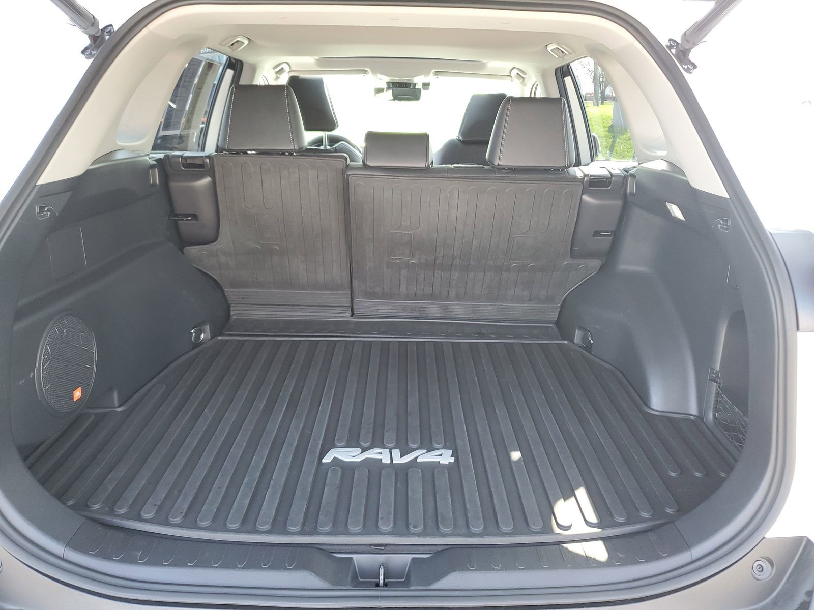 Used 2022 Toyota RAV4 Limited image 9