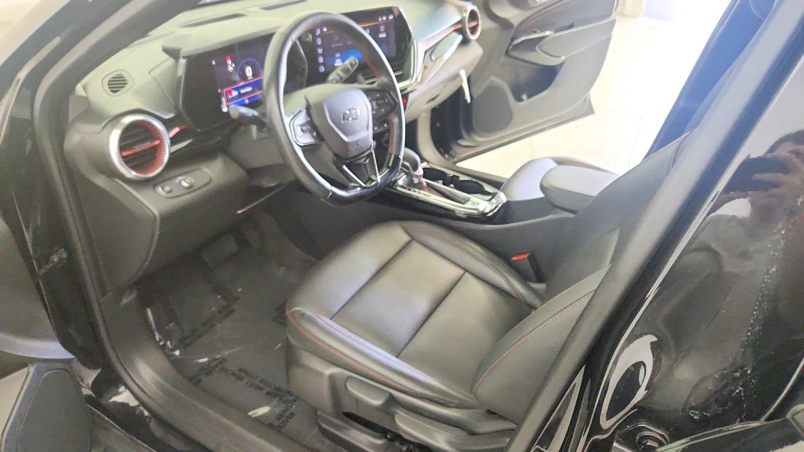 Used 2024 Chevrolet Trax RS w/ Sunroof Package FWD image 14