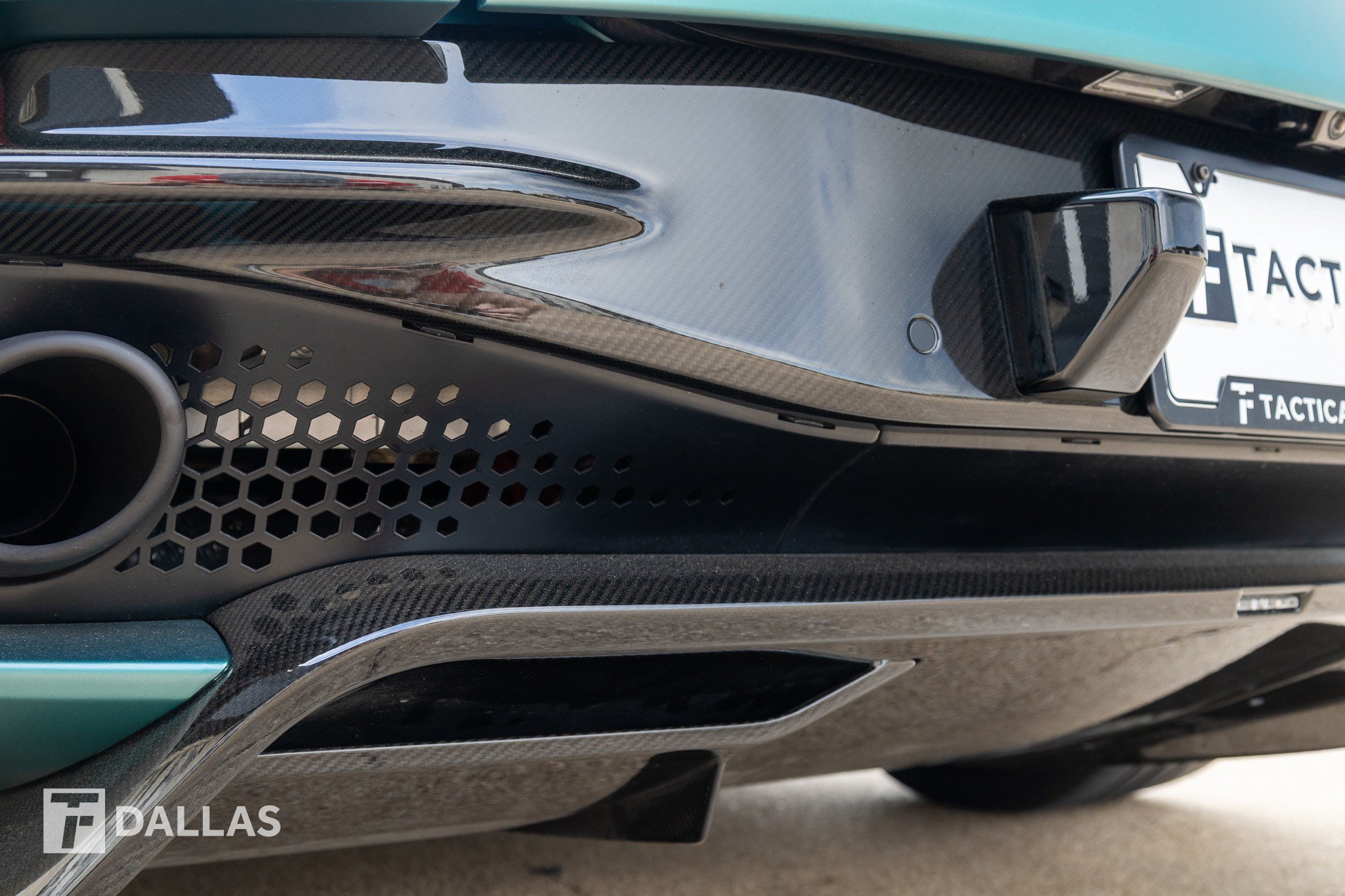 Used 2023 Aston Martin DBS Superleggera Volante RWD image 22