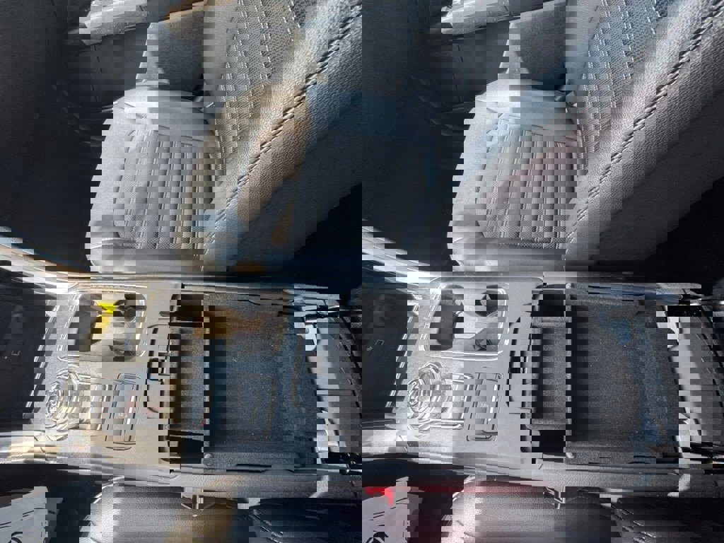 Used 2017 Ford Fusion SE w/ Equipment Group 601A image 12