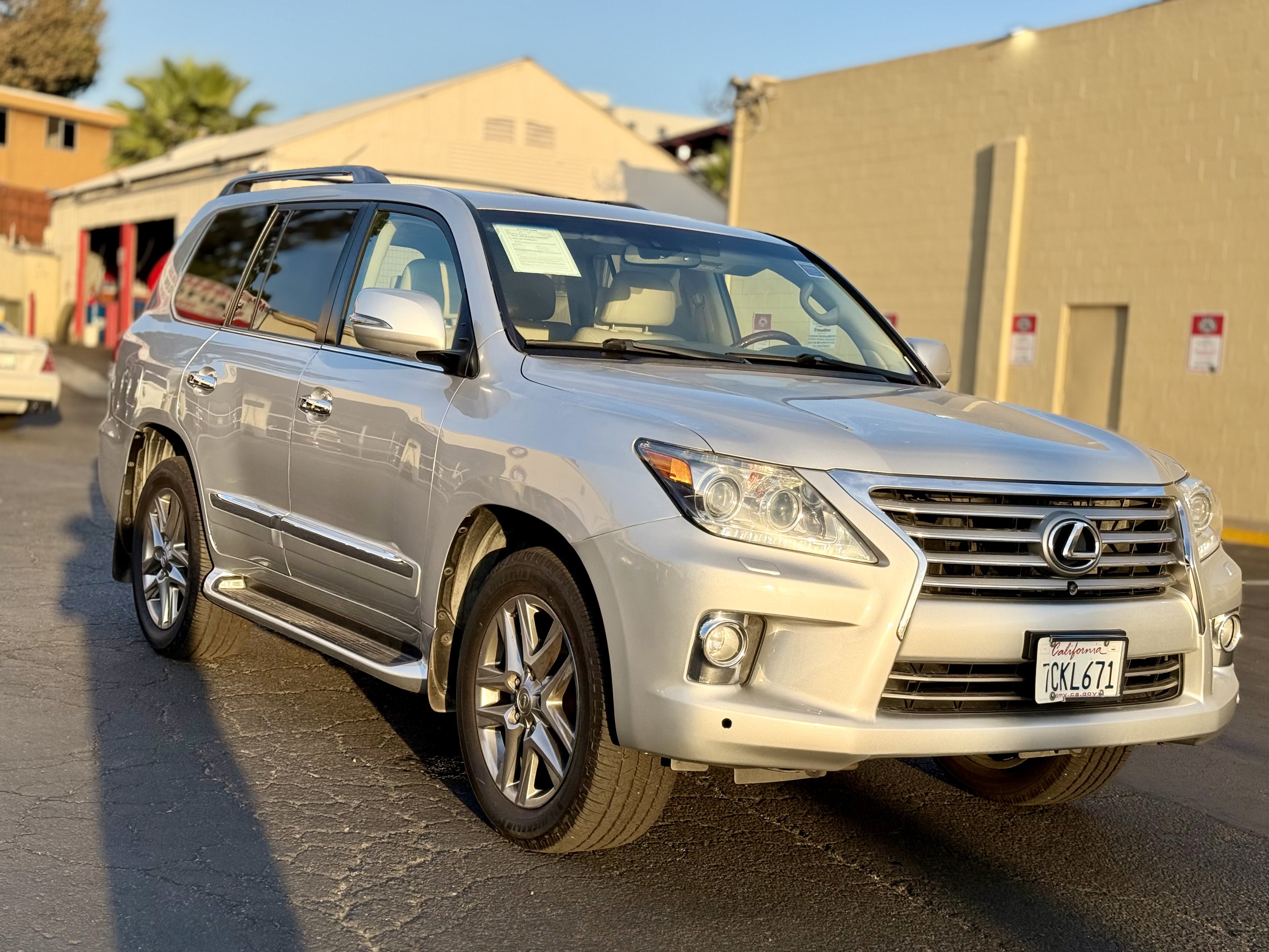 Used 2013 Lexus LX 570 4WD w/ Luxury Pkg image 5
