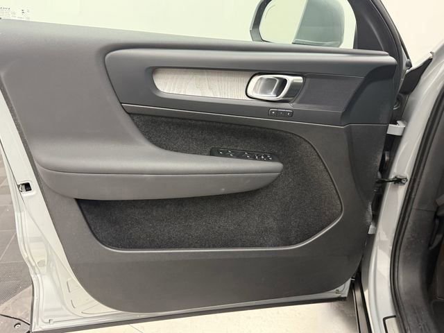 Certified 2025 Volvo XC40 B5 Plus image 10