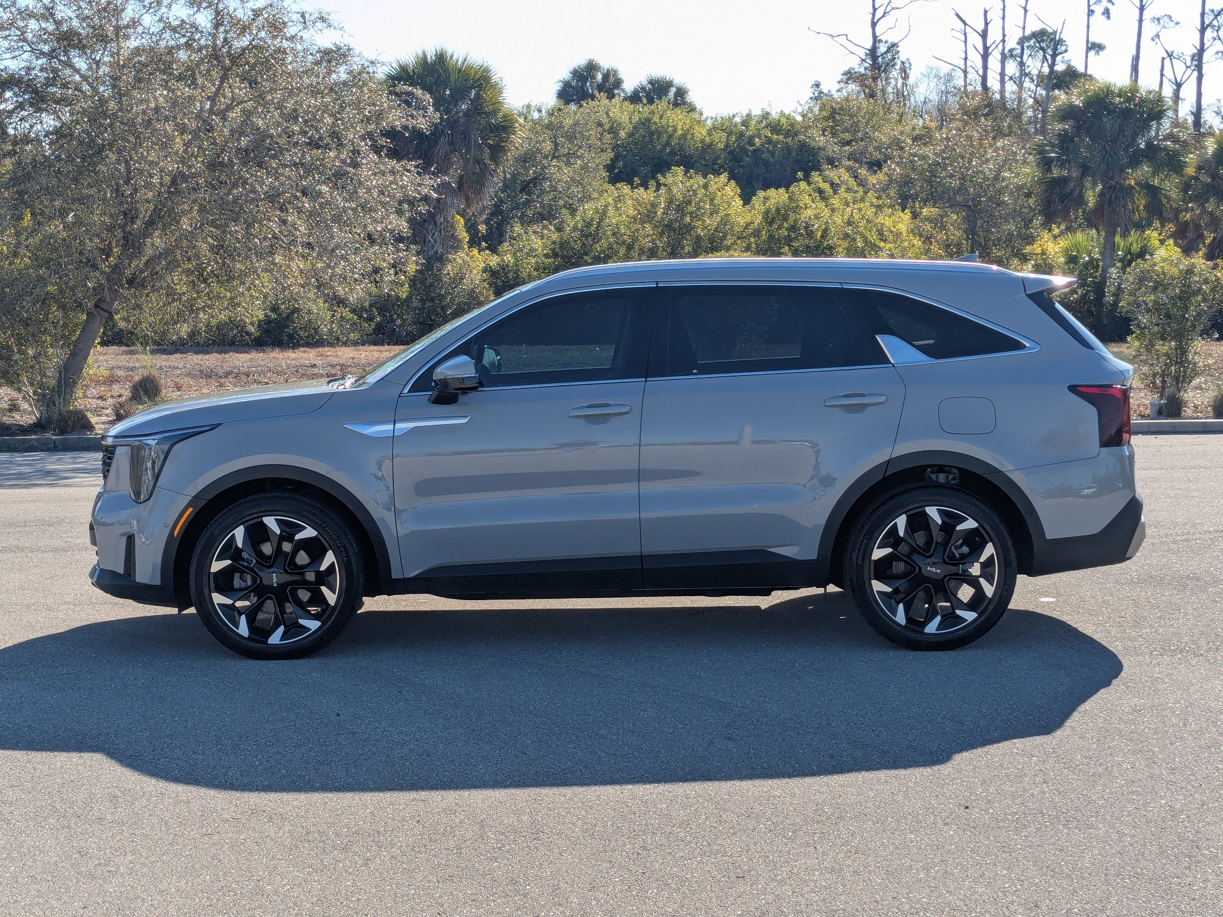 Used 2025 Kia Sorento SX image 8