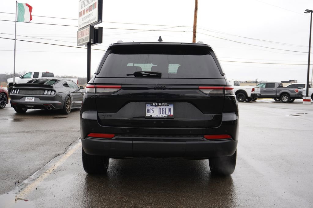 Used 2023 Jeep Grand Cherokee Altitude image 6