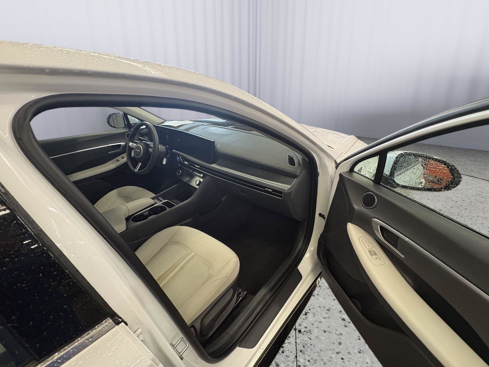 Used 2025 Hyundai Sonata SEL FWD image 16