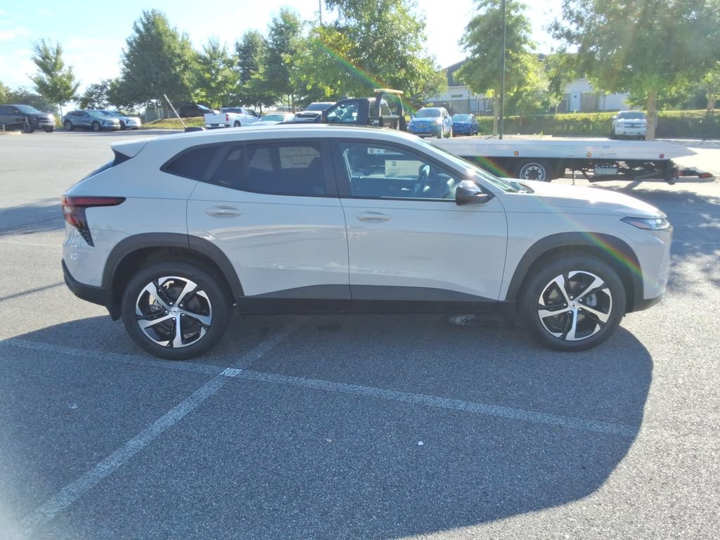 New 2026 Chevrolet Trax RS w/ Sunroof Package FWD image 4