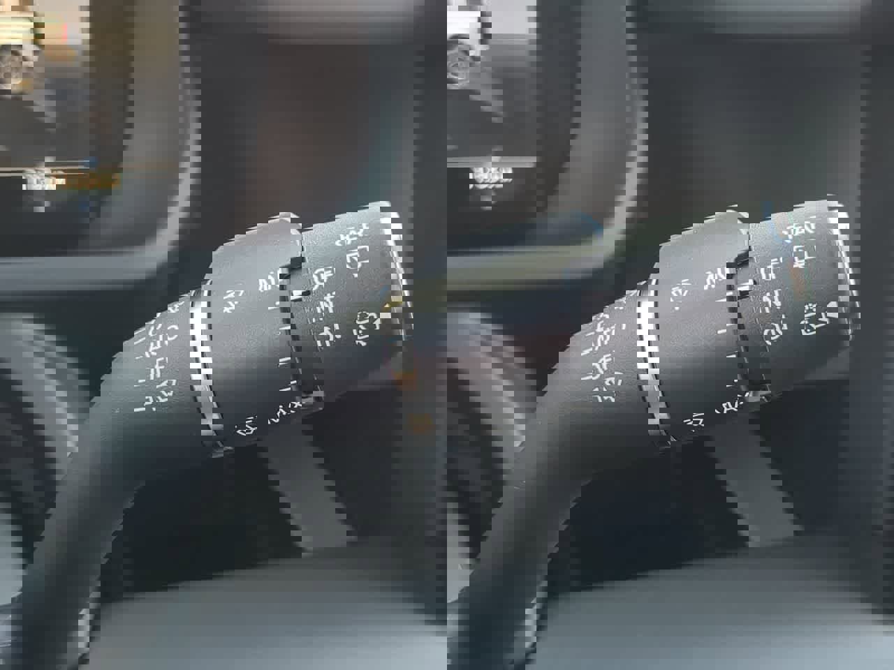 Used 2025 Land Rover Defender 110 image 28