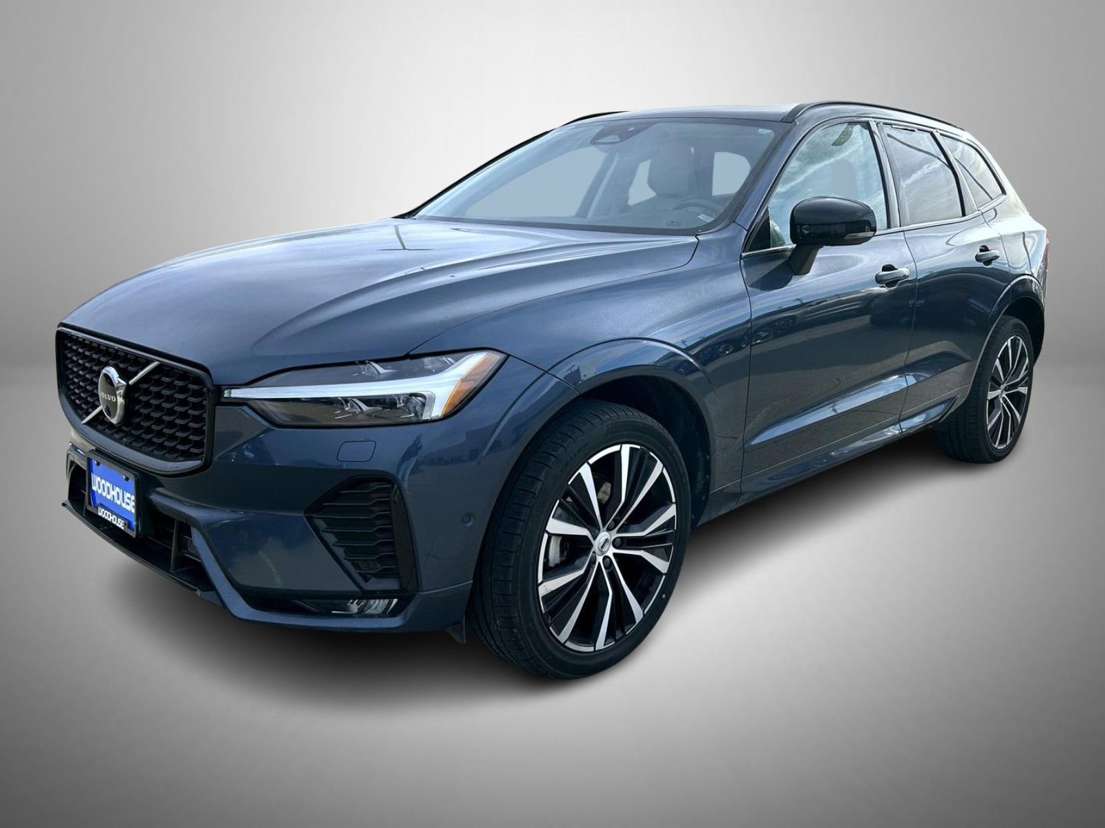 Used 2023 Volvo XC60 B5 Plus AWD/4WD image 1