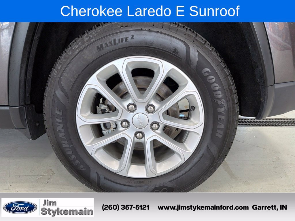 Used 2021 Jeep Grand Cherokee Laredo w/ Security & Convenience Group AWD/4WD image 6