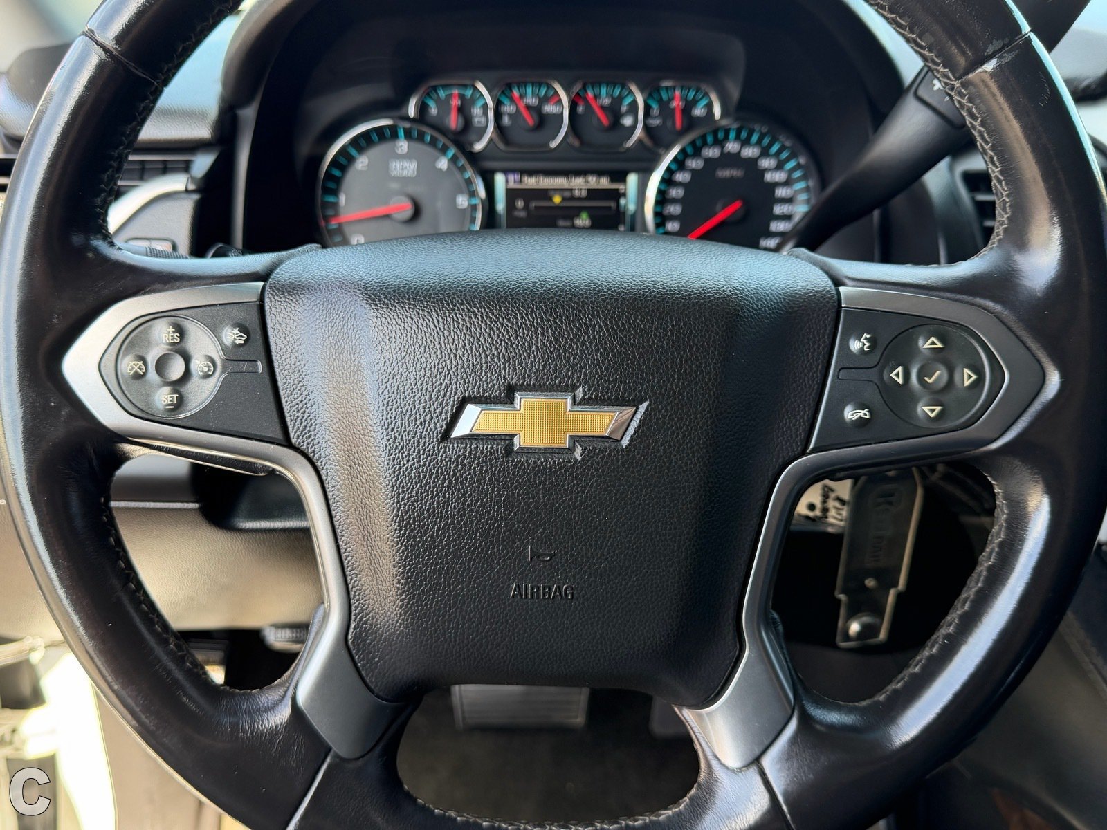 Used 2015 Chevrolet Suburban LT RWD image 34
