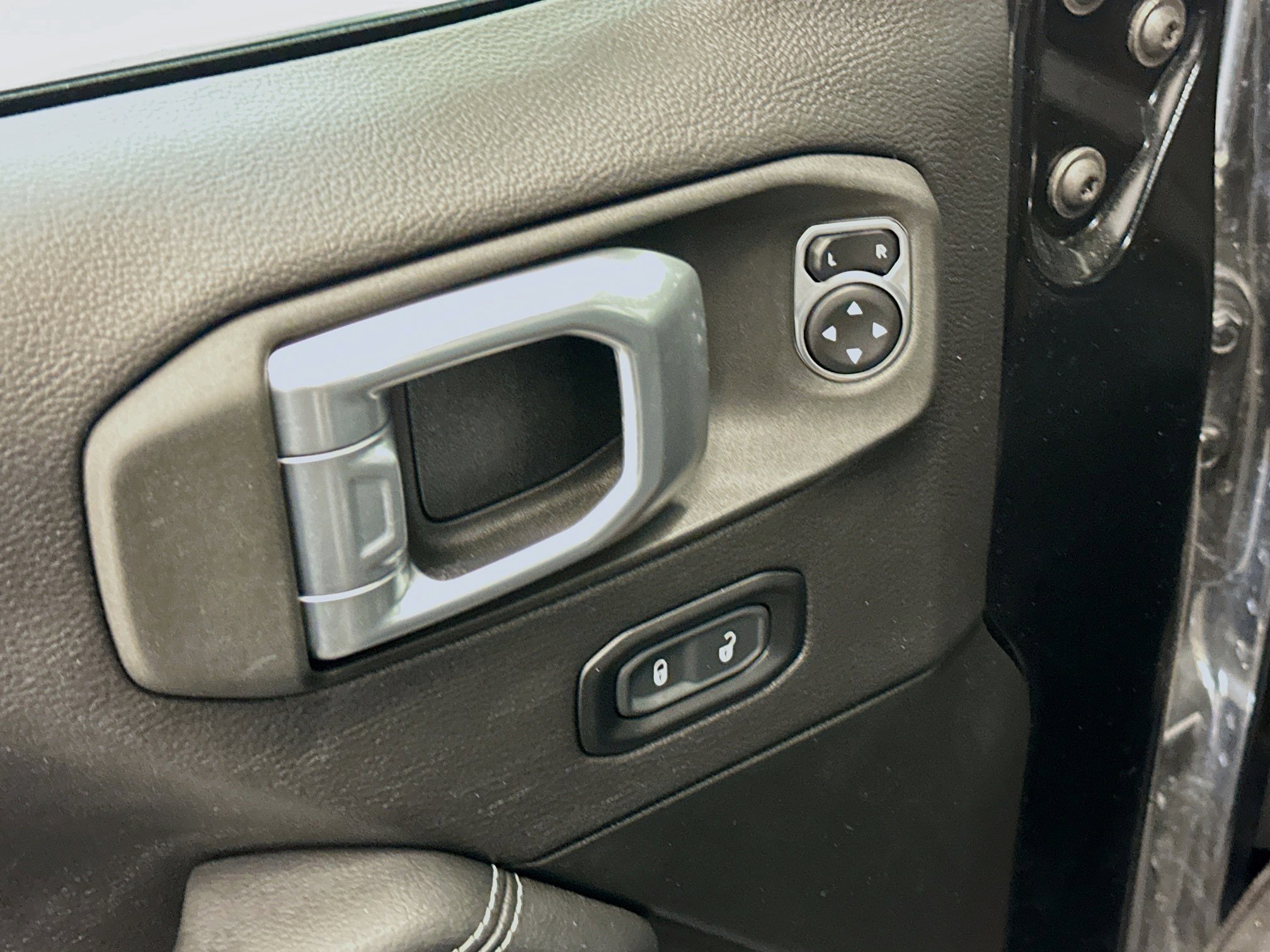 Used 2022 Jeep Wrangler Sahara w/ Cold Weather Group image 15