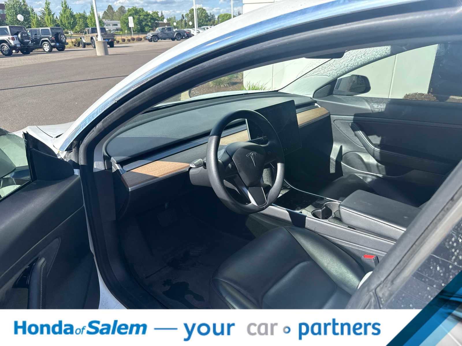 Used 2020 Tesla Model 3 Standard Range Plus RWD image 2
