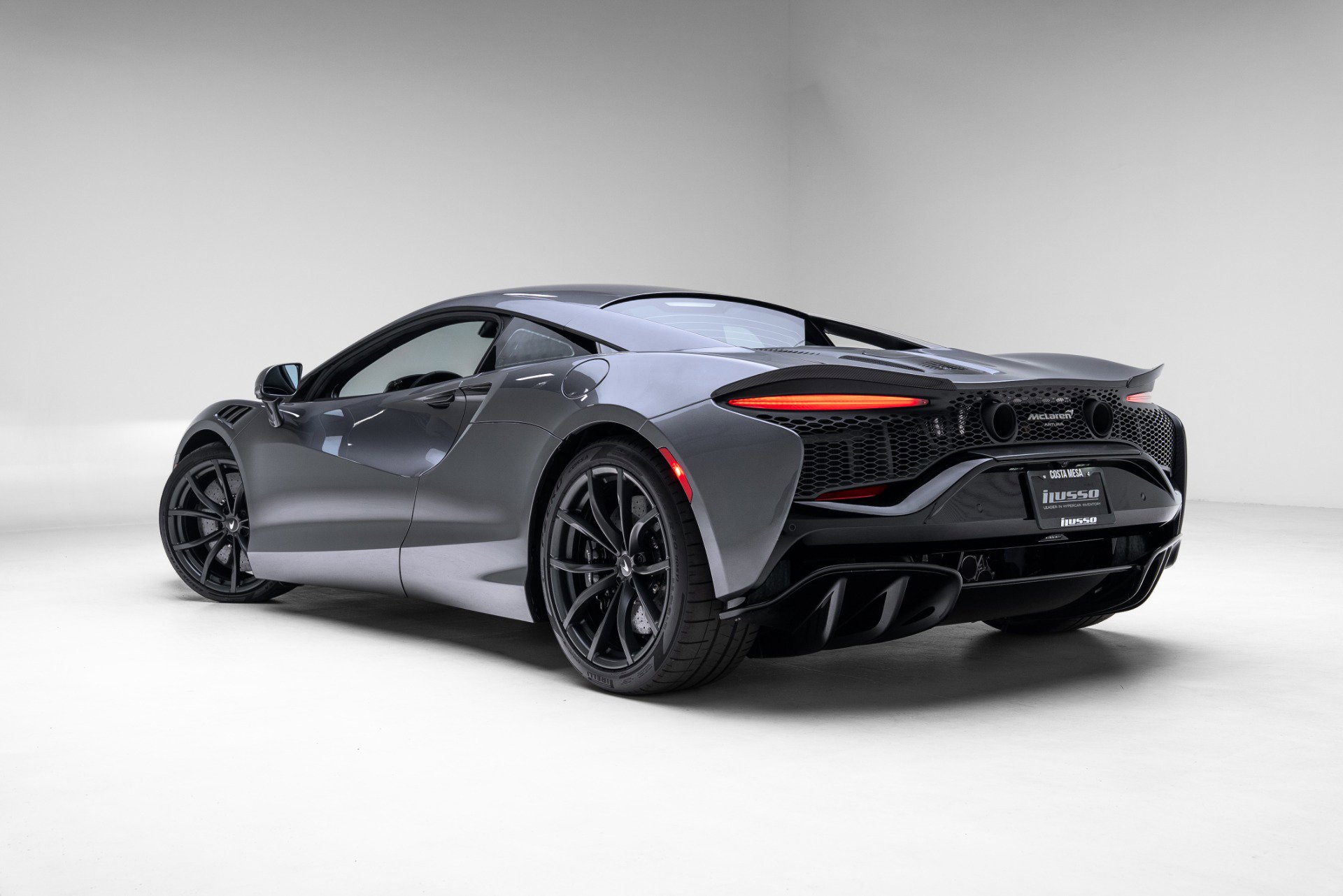 Used 2023 McLaren Artura image 45