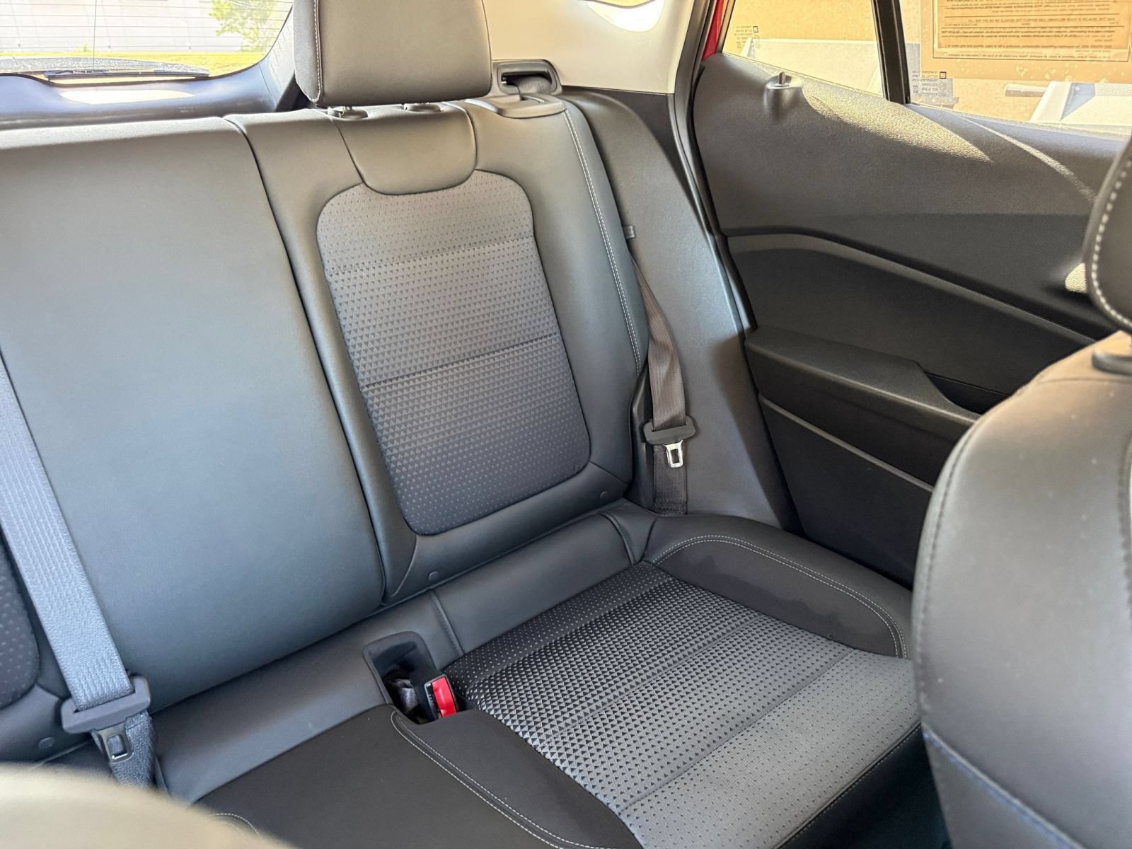 Used 2025 Chevrolet Trax LT FWD image 37